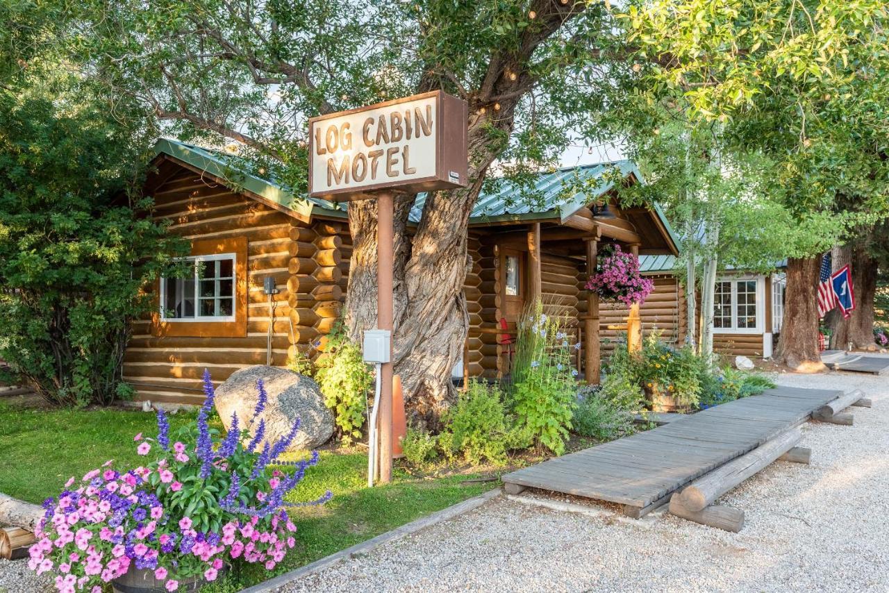 Log Cabin Motel ไพน์เดล ภายนอก รูปภาพ