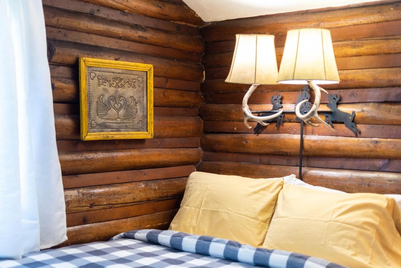 Log Cabin Motel ไพน์เดล ภายนอก รูปภาพ